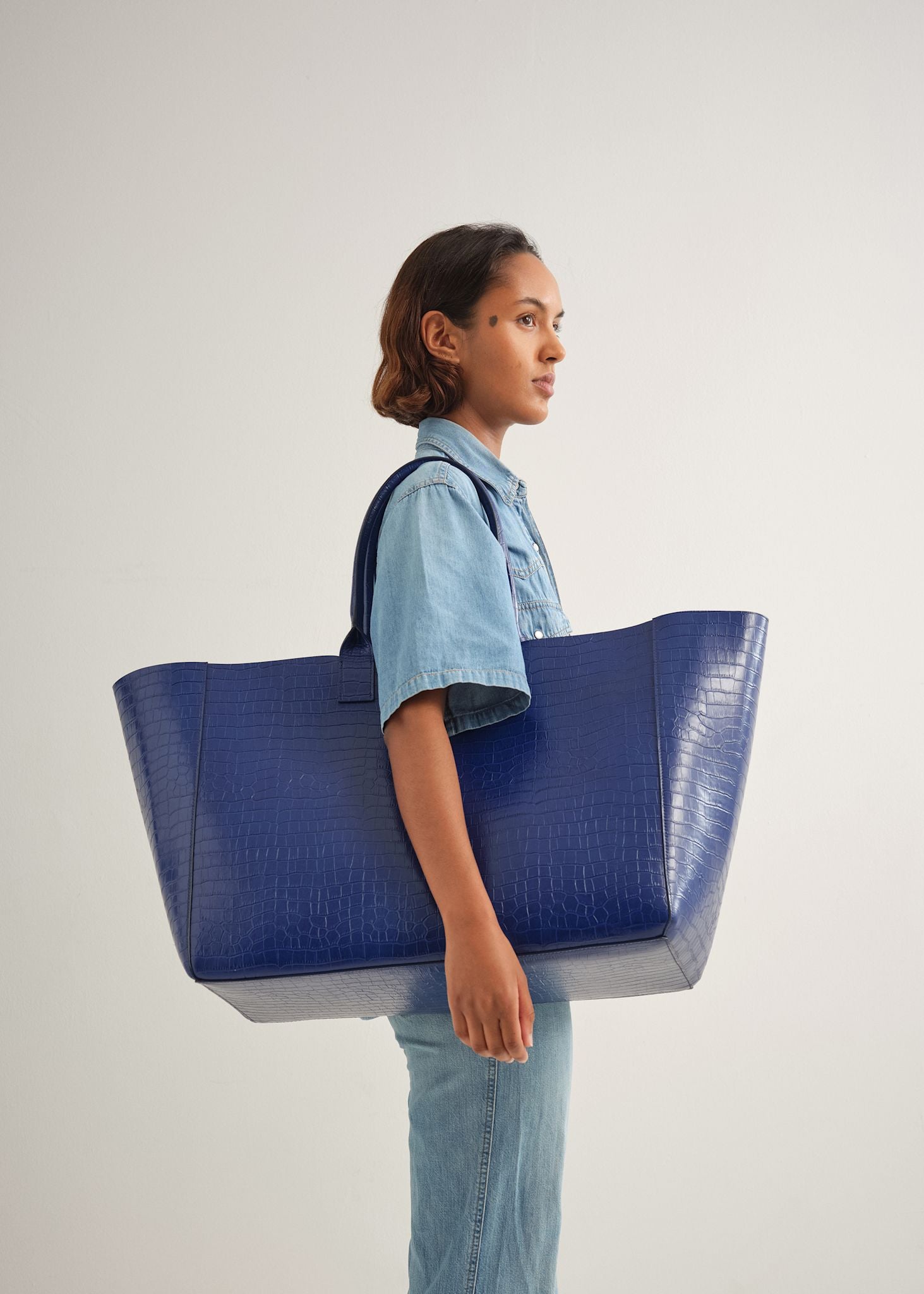 FILIPPO XL BAG - CROCO BRIGHT BLUE