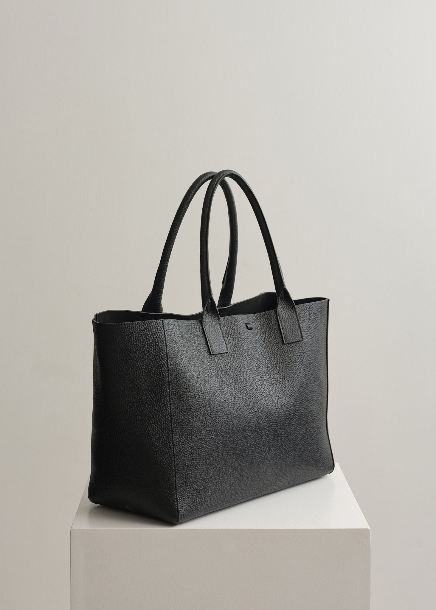 LARGE FILIPPO BAG - BLACK RIO