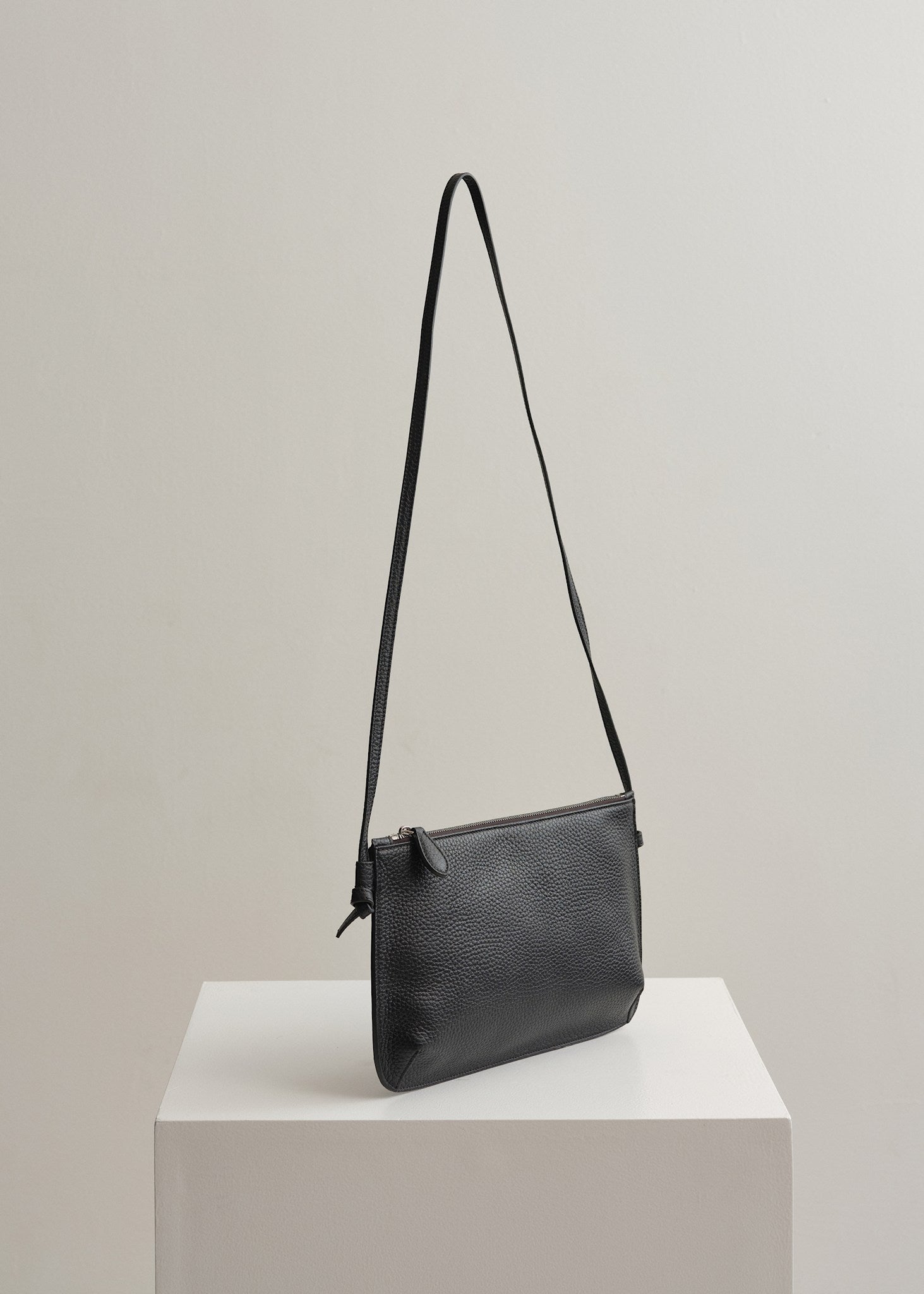 LARGE PURSE - BLACK RIO