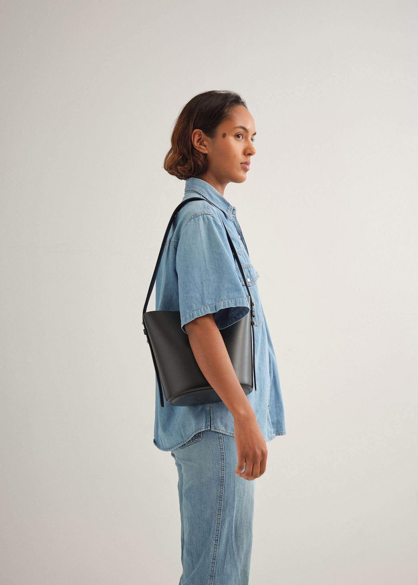 LITTLE LEO BUCKET BAG - VITELLO BLACK