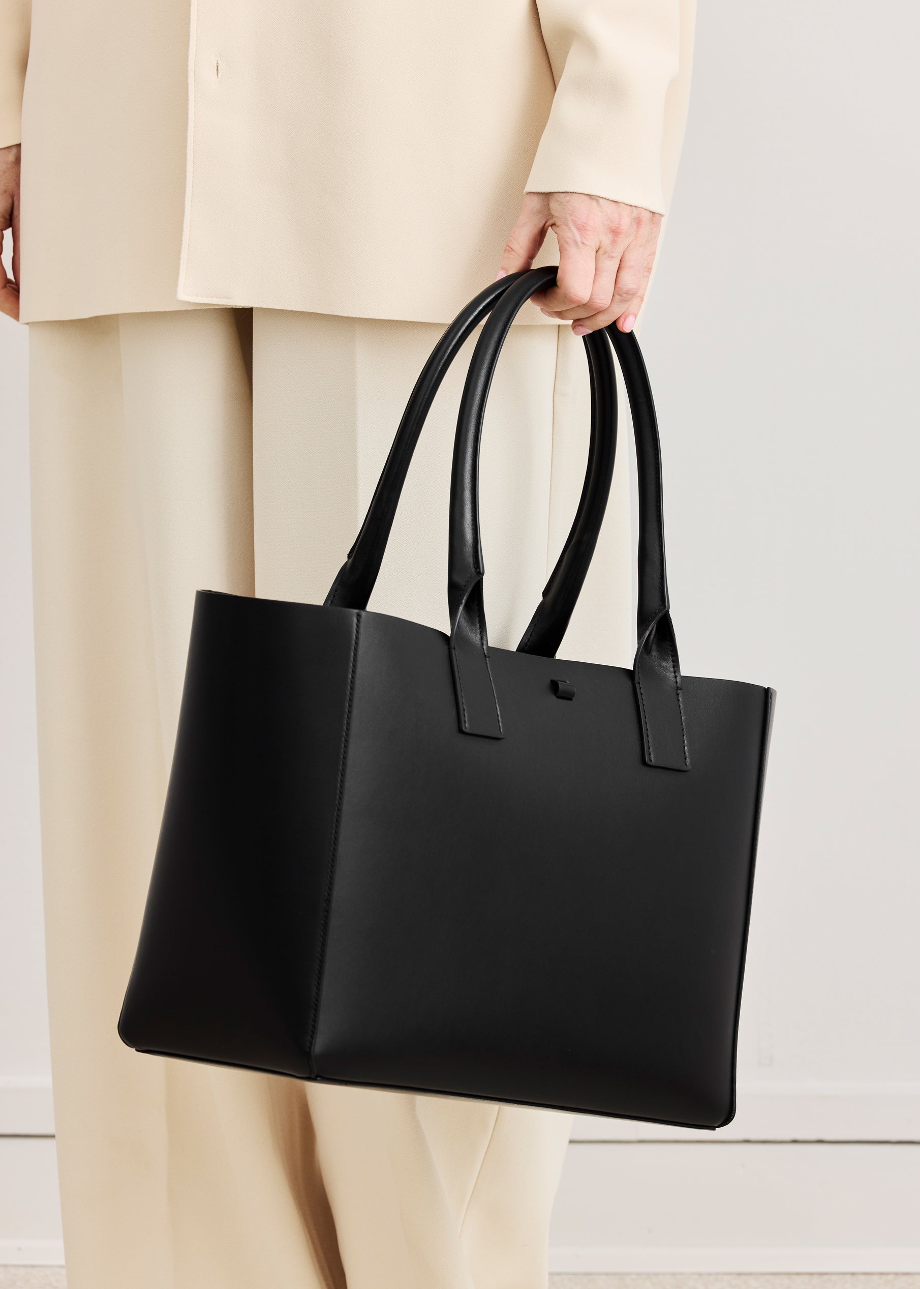 Filippo Work Bag Vitello Smooth Leather Tote Bag in Black | KONÈ