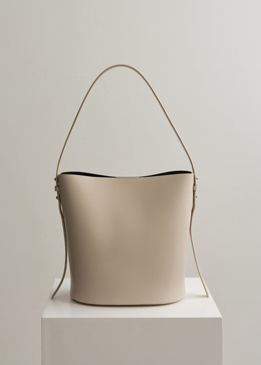 LEO BUCKET BAG - VITELLO CEMENT