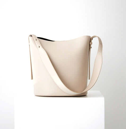 LEO BUCKET BAG - VITELLO CEMENT